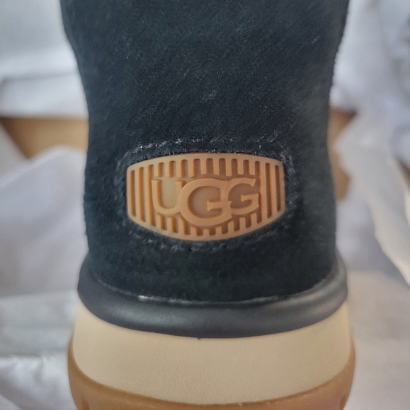 NIB women's UGG Lakesider Heritage Mid black size 5! Retails $130 - Picture 8 of 9